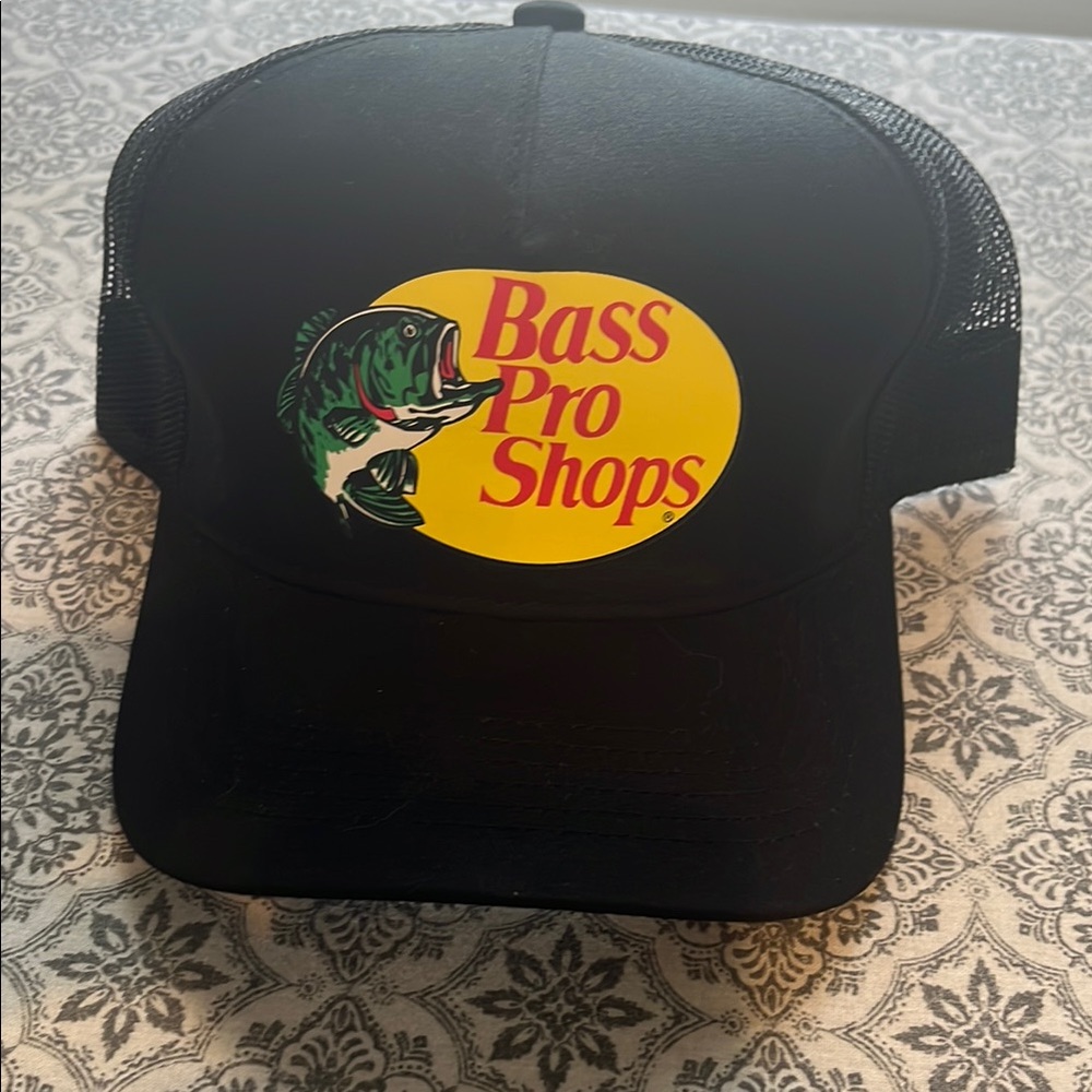 Bass Pro Shops Black and Yellow Fish